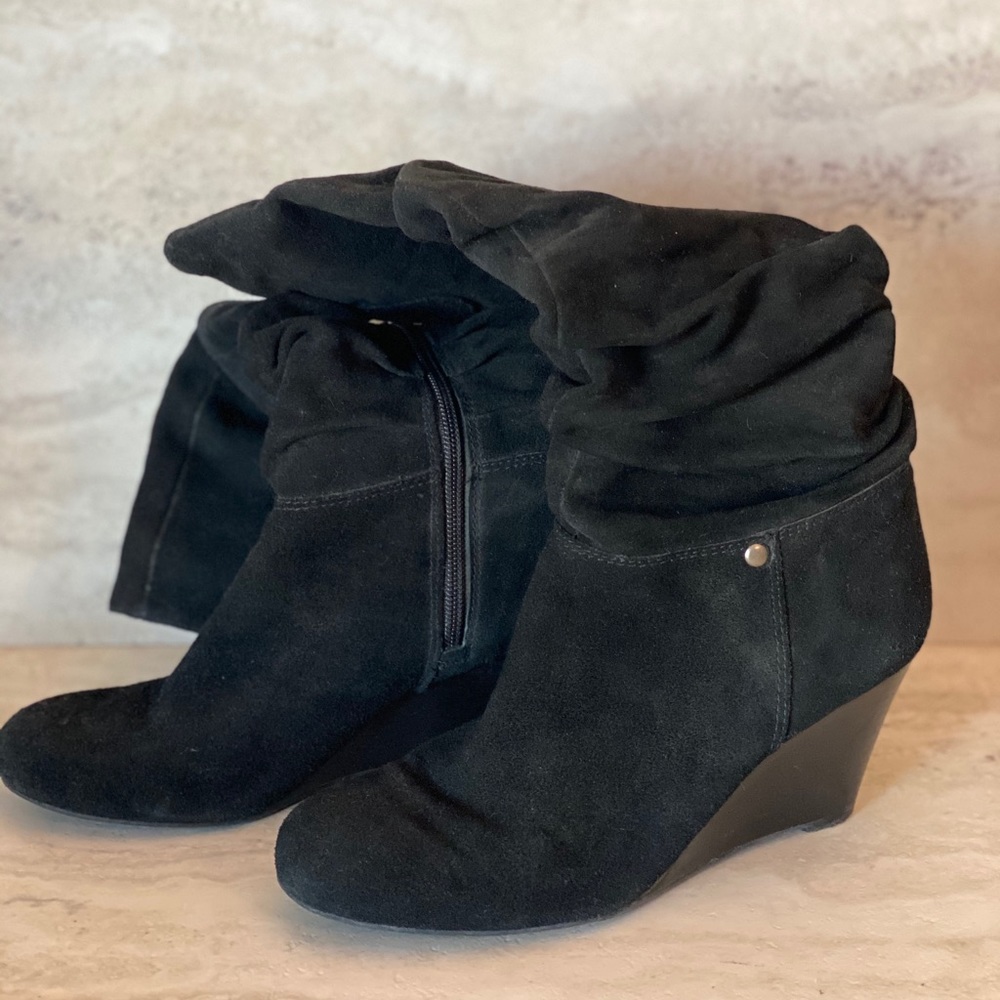 Suede wedge boots